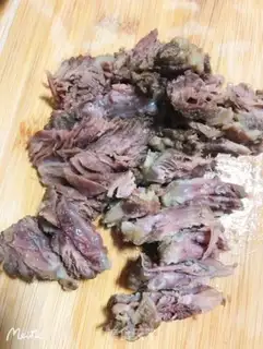 Make Vegetable beef rolls in spring step 1