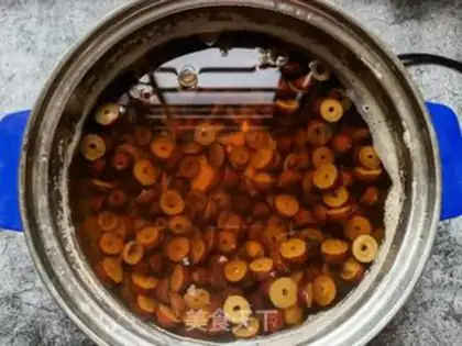 Make Western cucumbers, red date tea step 10