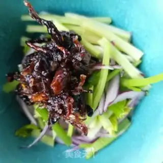 Make Celery with greasy chicken step 4