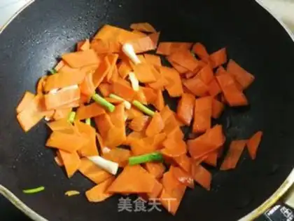 Make Garlic carrots for beef step 3