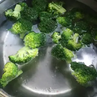 Make Low fat broccoli eggs step 2