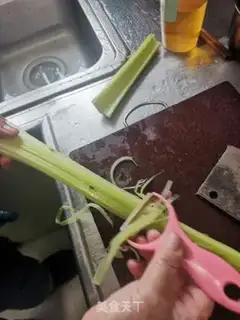Make The Celery Lily step 0