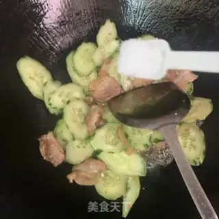 Make The cucumber
