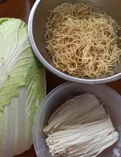 Make Beef with cabbage and swirl step 0