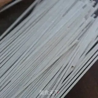 Make cucumber-swipe noodles step 0