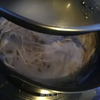 Make cucumber-swipe noodles step 3