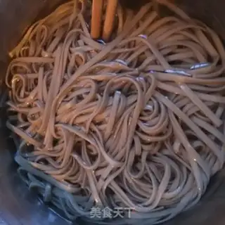 Make cucumber-swipe noodles step 4