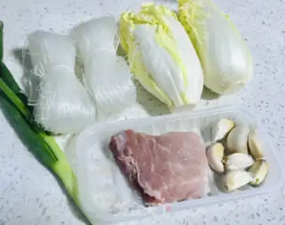 Make A fan of doll food step 0