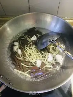 Make Sour duck bloodball soup step 0