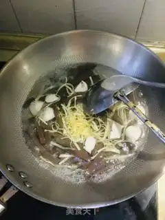 Make Sour duck bloodball soup step 2