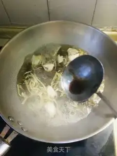 Make Sour duck bloodball soup step 3