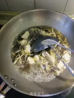 Make Sour duck bloodball soup step 4