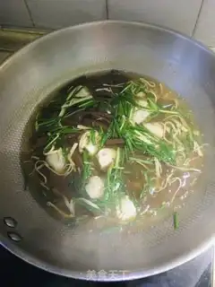 Make Sour duck bloodball soup step 6