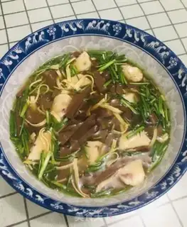Make Sour duck bloodball soup step 7