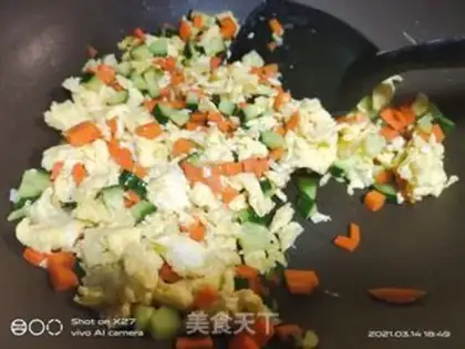 Make cucumber carrot and egg fried rice step 2