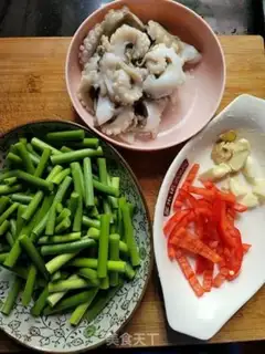 Make Garlic fried octopus step 1