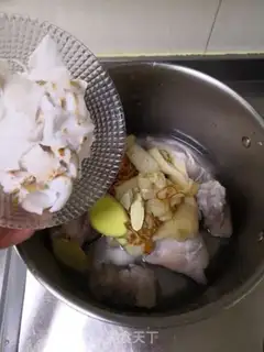 Make Coconut pig hoof soup step 6