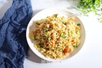 Make cucumber carrot and egg fried rice step 8