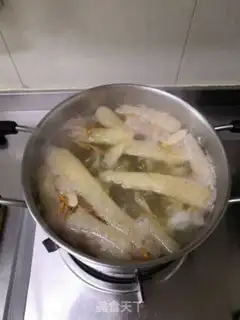 Make Coconut pig hoof soup step 8