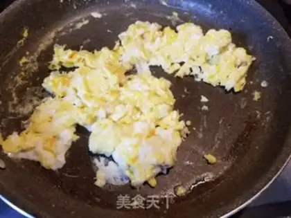 Make Tomato fried eggs step 2