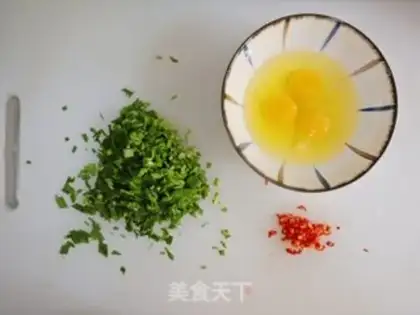 Make Scrambled eggs step 1