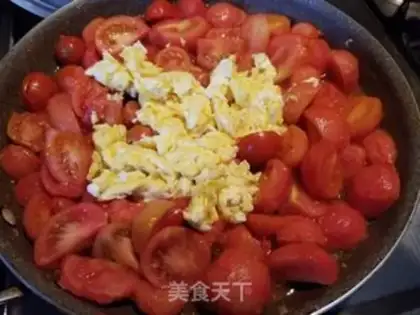 Make Tomato fried eggs step 5