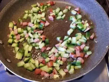 Make cucumber egg fried rice step 3