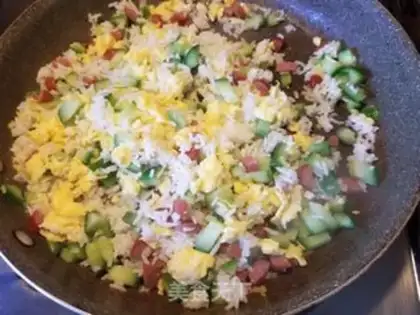 Make cucumber egg fried rice step 6