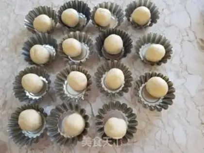 Make Hong Kong butter and eggs step 8