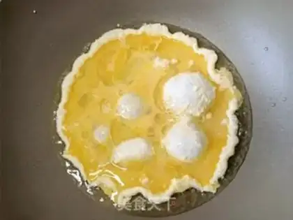 Make Onion fried goose eggs step 5