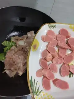 Make Bacon fried hot dogs step 3