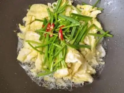 Make Onion fried goose eggs step 8