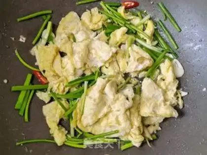 Make Onion fried goose eggs step 9
