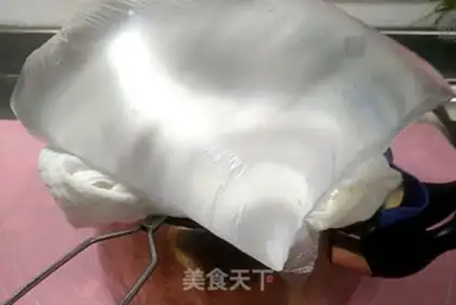Make Yogurt cheese roll step 1
