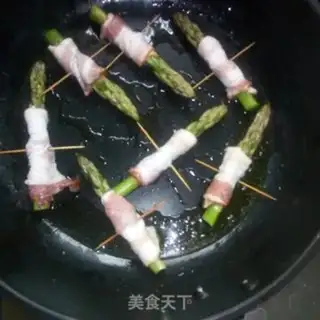 Make Bacon roll step 4
