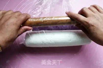 Make Yogurt cheese roll step 6