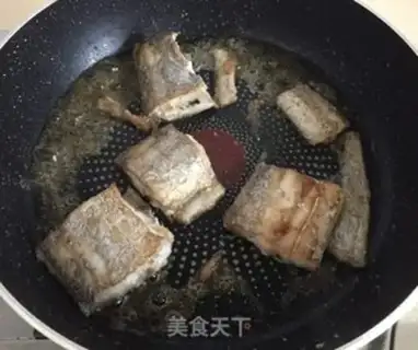 Make Jell-O fish step 2