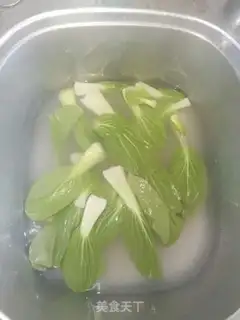 Make Eggs and onions step 0