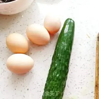 Make cucumber fried eggs step 0