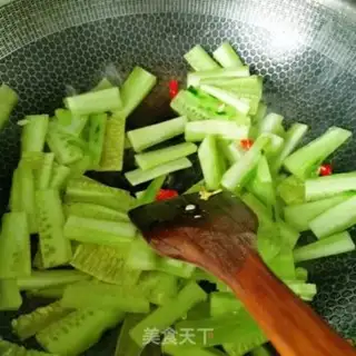 Make cucumber fried eggs step 4