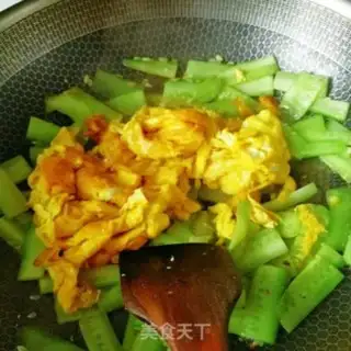 Make cucumber fried eggs step 5