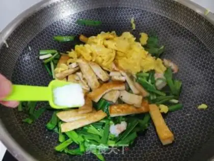 Make Cream eggs and shrimp step 9
