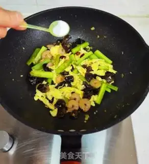 Make cucumber eggs and shrimp step 12