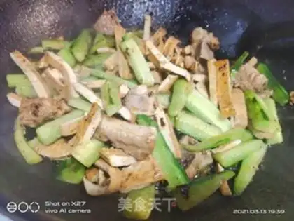 Make cucumber beans, fried ribs step 4