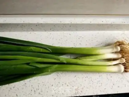 Make Five flowers made of garlic step 0