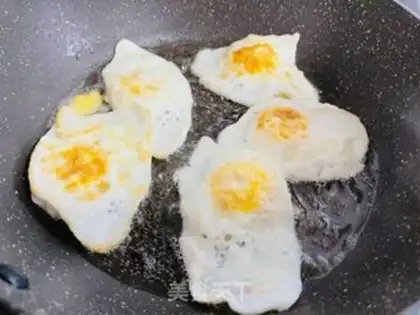 Make Soy sauce and eggs step 1