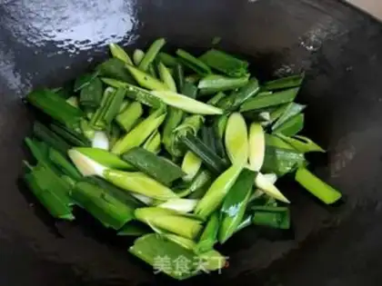 Make Five flowers made of garlic step 4