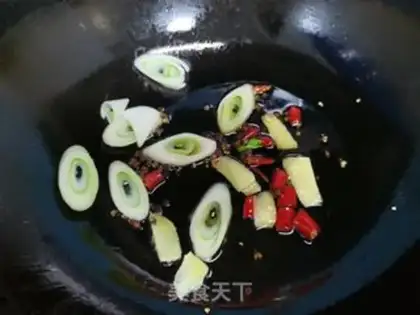 Make Yellow chicken step 1