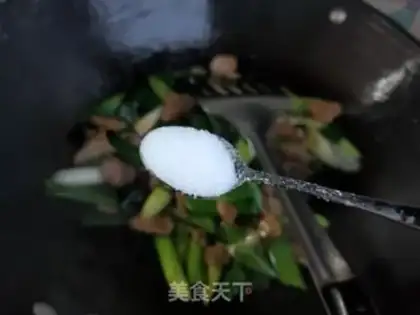 Make Five flowers made of garlic step 9