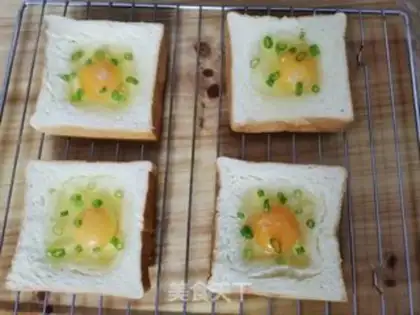 Make Toast eggs step 1